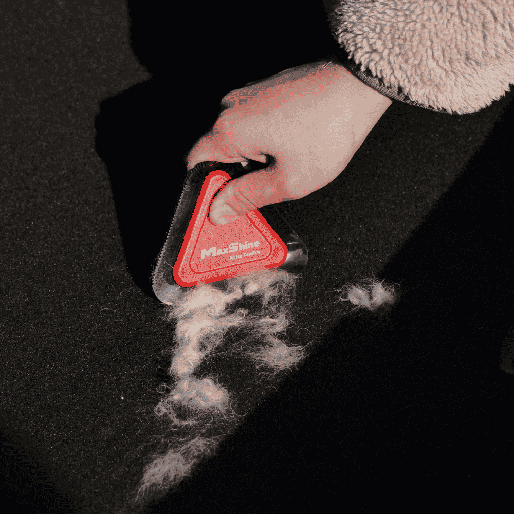 MaxShine -  Pet Hair Removal Carpet Brush